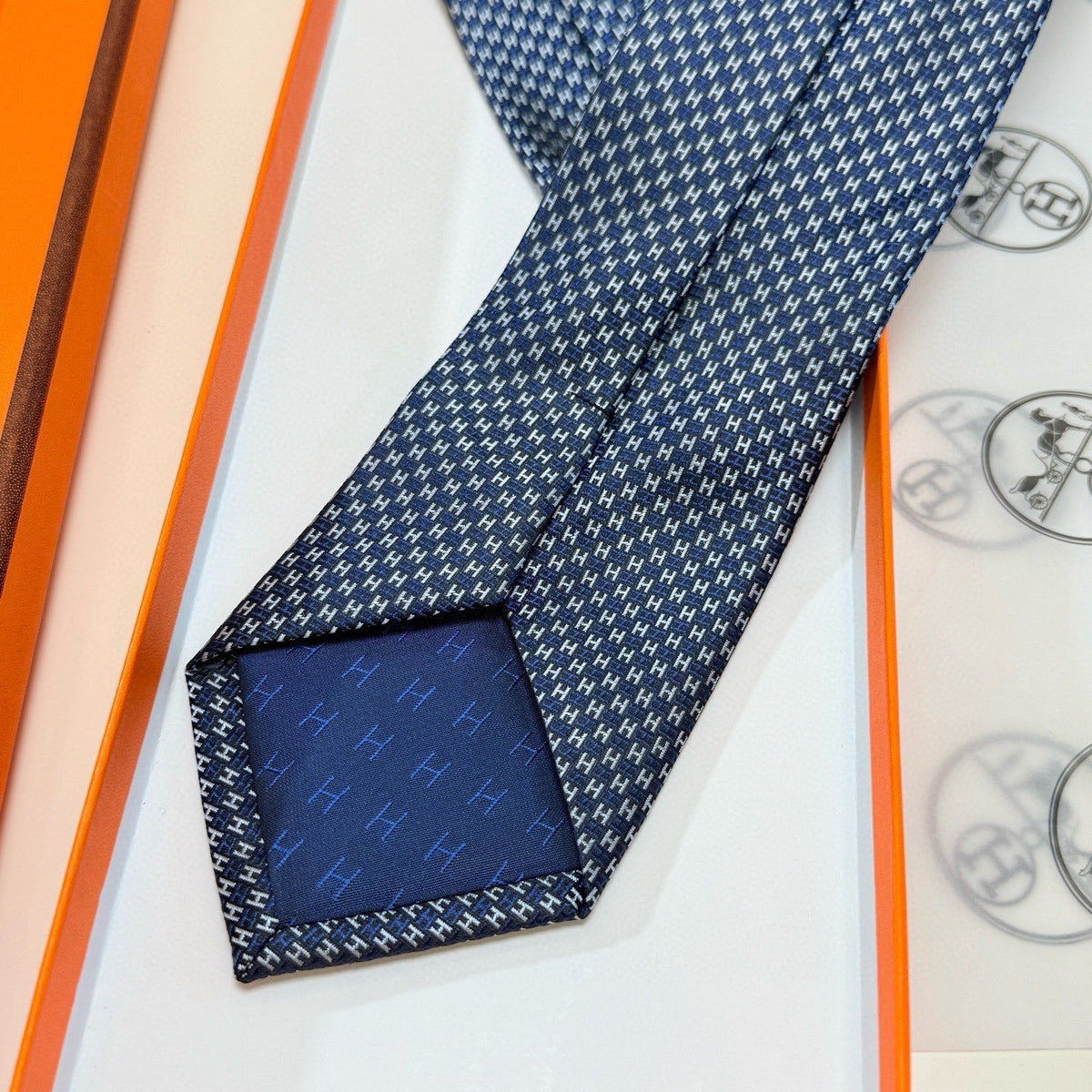 Hermès Style Men's Micro Pattern Silk Tie