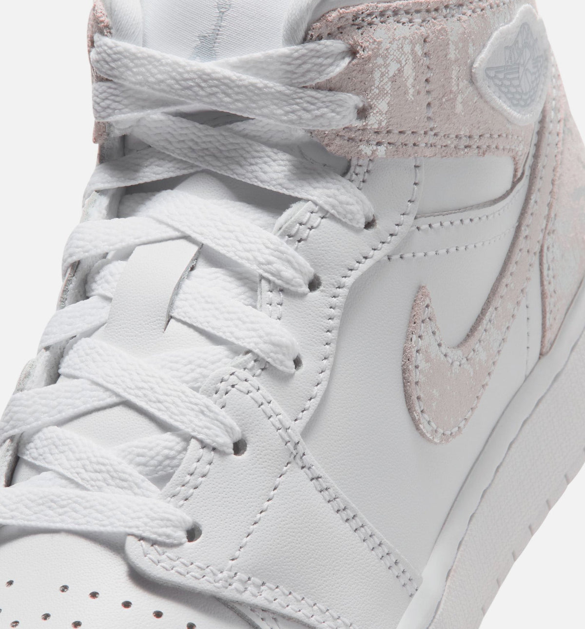Air Jordan 1 Mid SE – Grade School Lifestyle Shoe in White/Field Silver