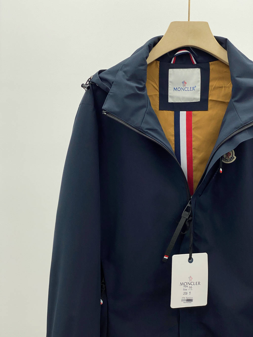 Moncler Men's Business Light Luxury Jacket – 25FW