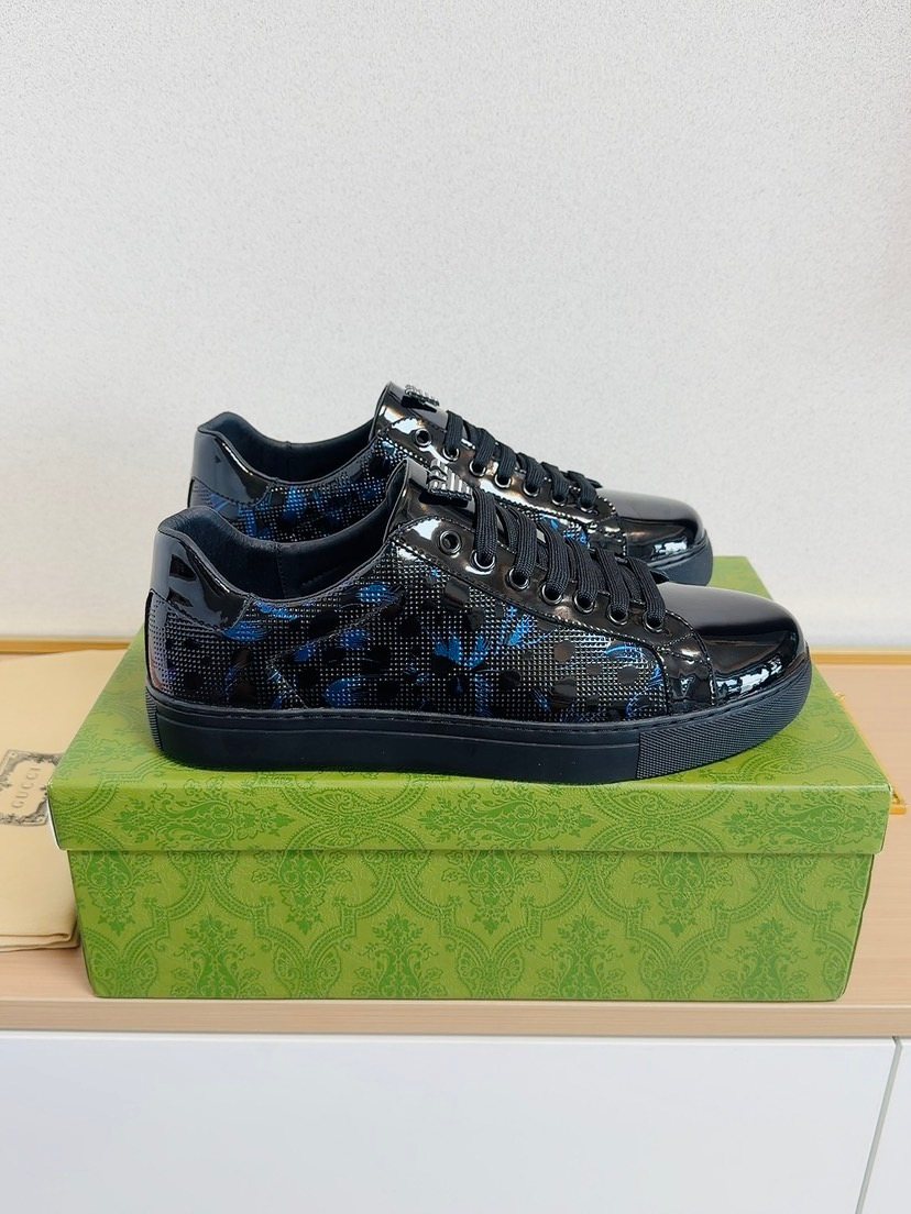 Gucci Men's Black and Dark Blue Patterned Sneakers