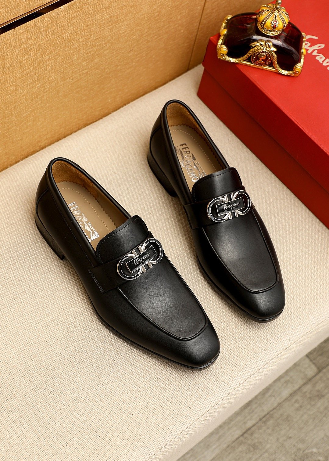 Ferragamo Men's Black Hardware Loafers - Low Stacked Heel