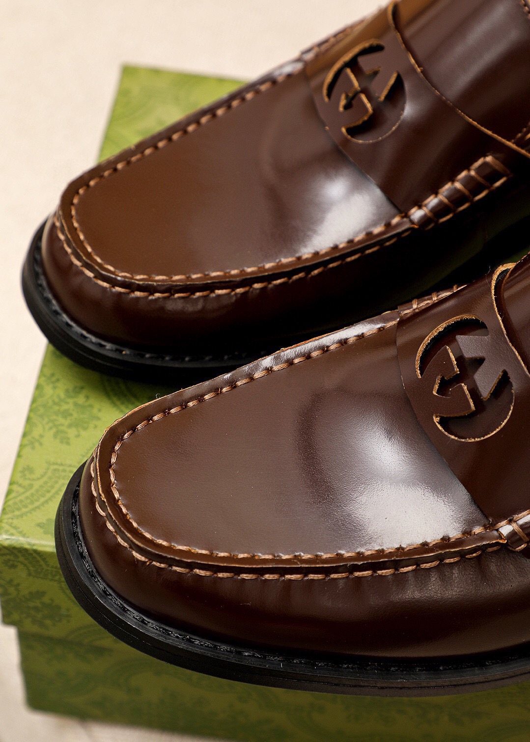 Gucci Metal-Accent Moc-Toe Loafers